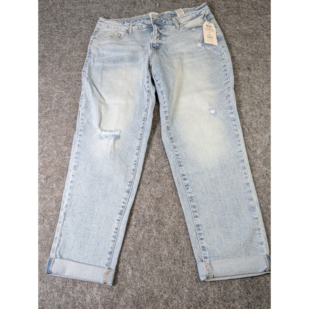 Time and Tru Mid-Rise Boyfriend Regular Jeans Light Wash Distressed Size 12 NEW